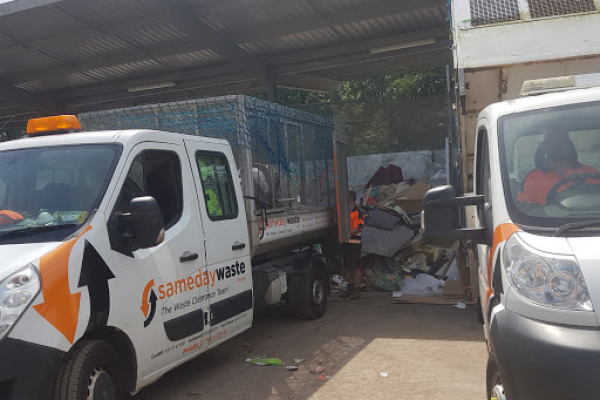 waste-trucks-at-cardiff-transfer-station47DE4AC7-4AF4-1061-9A93-9FC5CE7C55E9.jpg